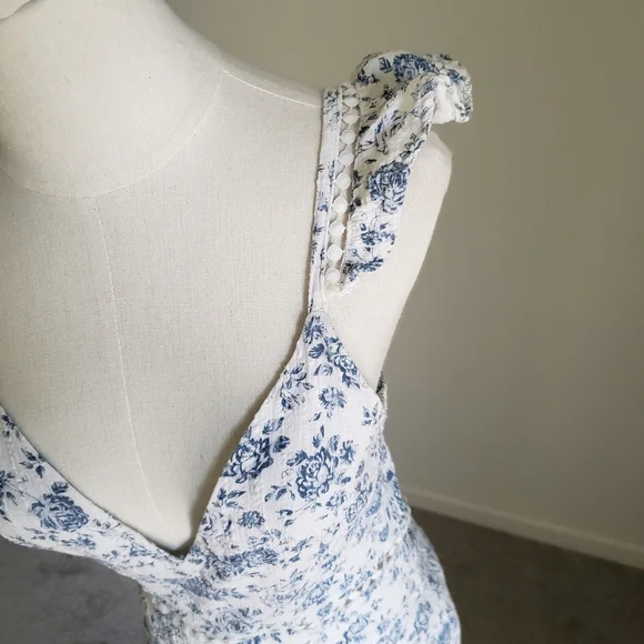 Minkpink Toile Floral Blue and White Open Back Mini Dress Small - Picture 4 of 11